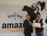Im Bild: Herr Dr. Porzig von der Sächsischen Krebsgesellschaft und Herr Jüngling von Amazon in Leipzig